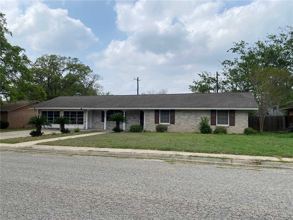 1709 Olmos Cir Property Photo 2
