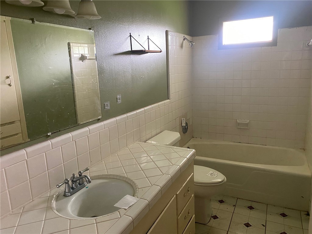 1709 Olmos Cir Property Photo 6