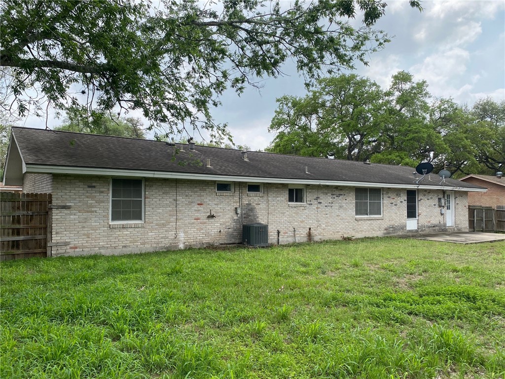 1709 Olmos Cir Property Photo 11
