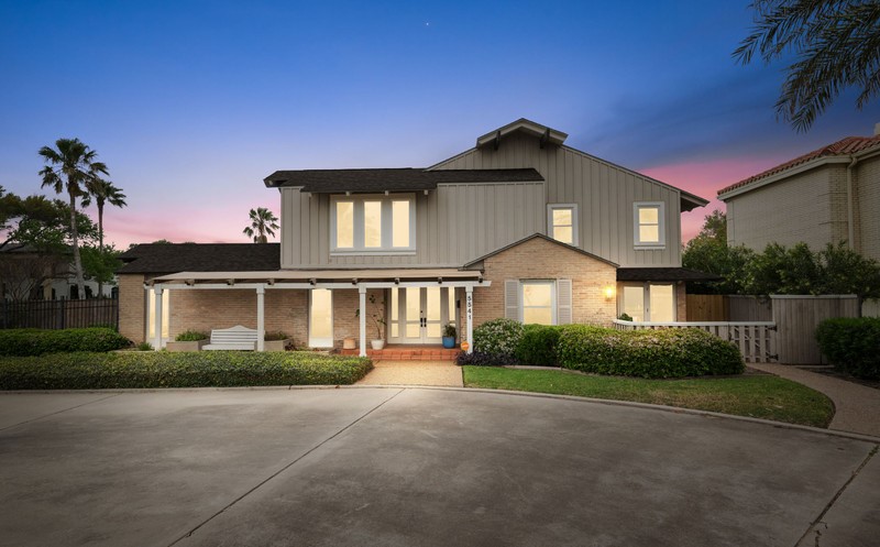 5541 Ocean Dr Property Photo 1