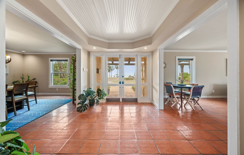 5541 Ocean Dr Property Photo 3
