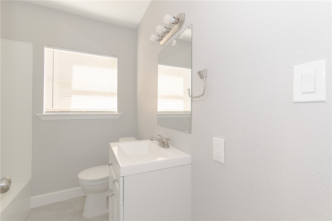 2849 Sarita St Property Photo 9