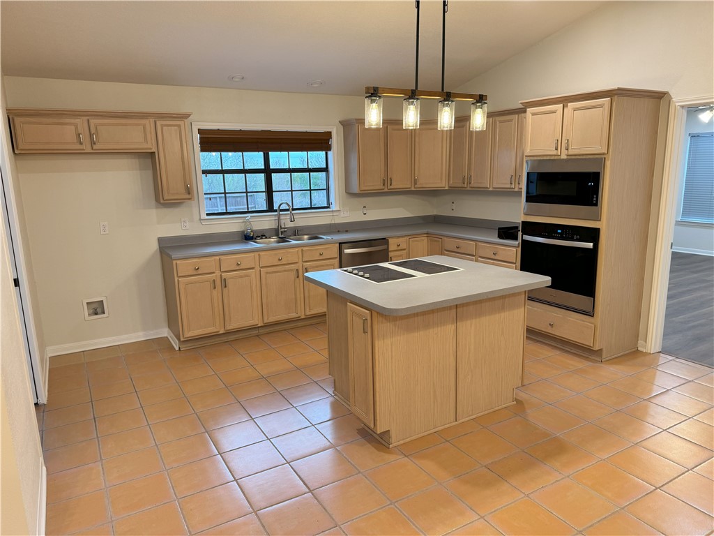 136 Lakeview Property Photo 3