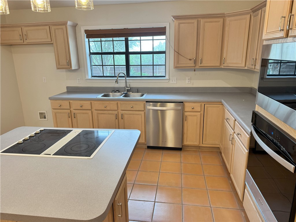 136 Lakeview Property Photo 4