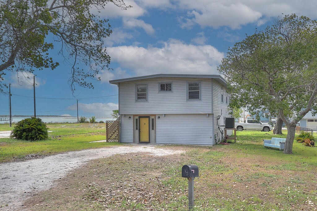 810 Sandpiper Property Photo 1