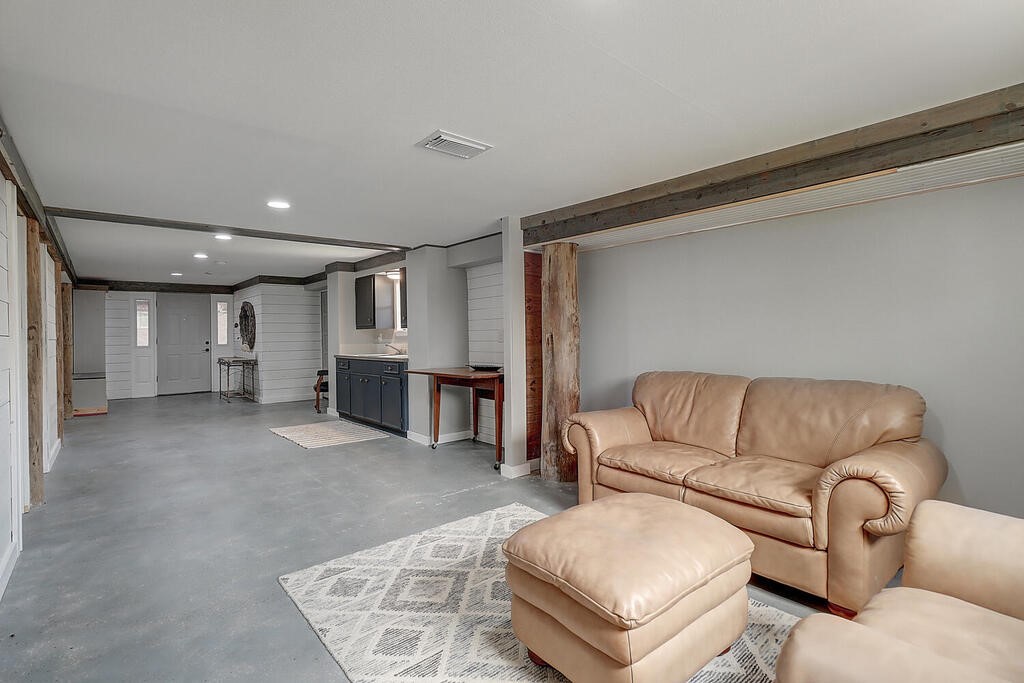 810 Sandpiper Property Photo 7
