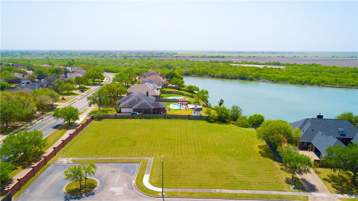 1 Great Lakes Dr Property Photo 3