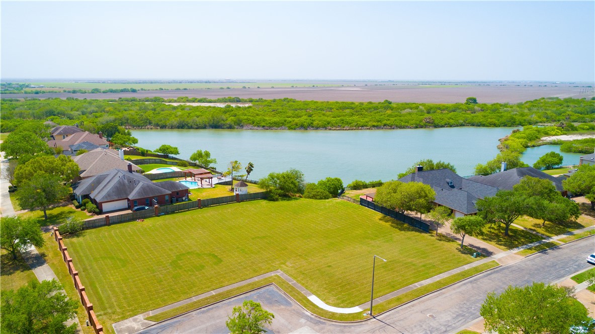 1 Great Lakes Dr Property Photo 10