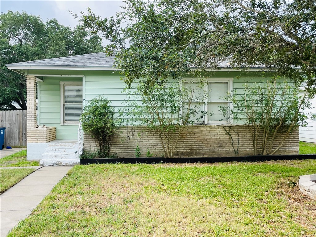 912 E Fulton St Property Photo 1