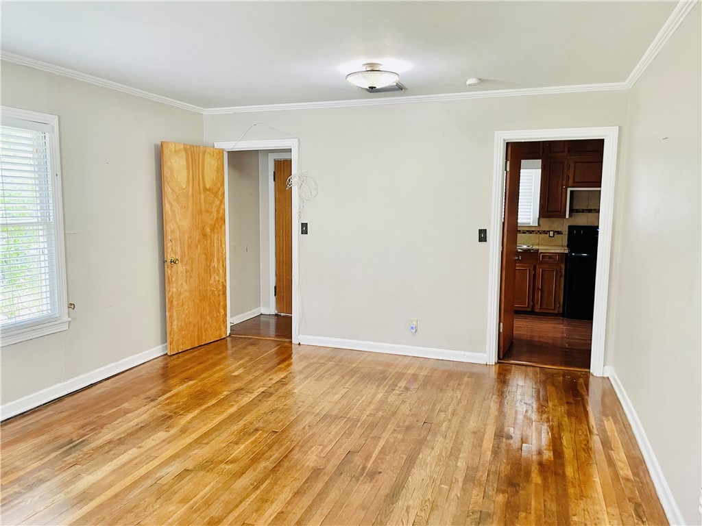 912 E Fulton St Property Photo 13