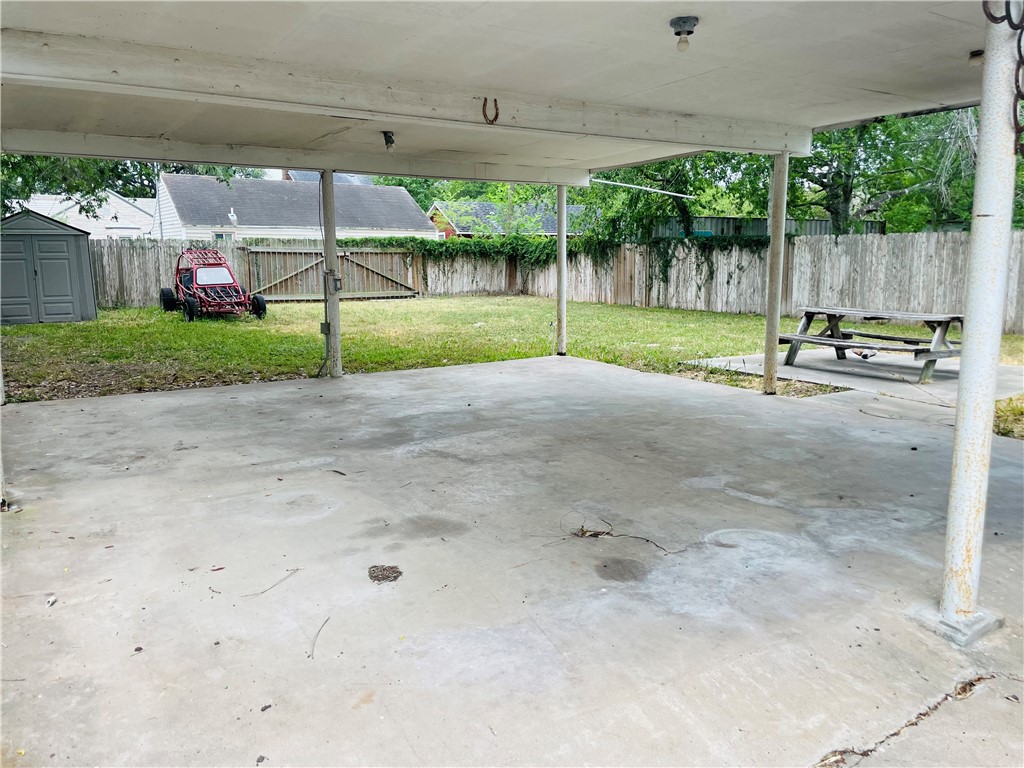 912 E Fulton St Property Photo 21
