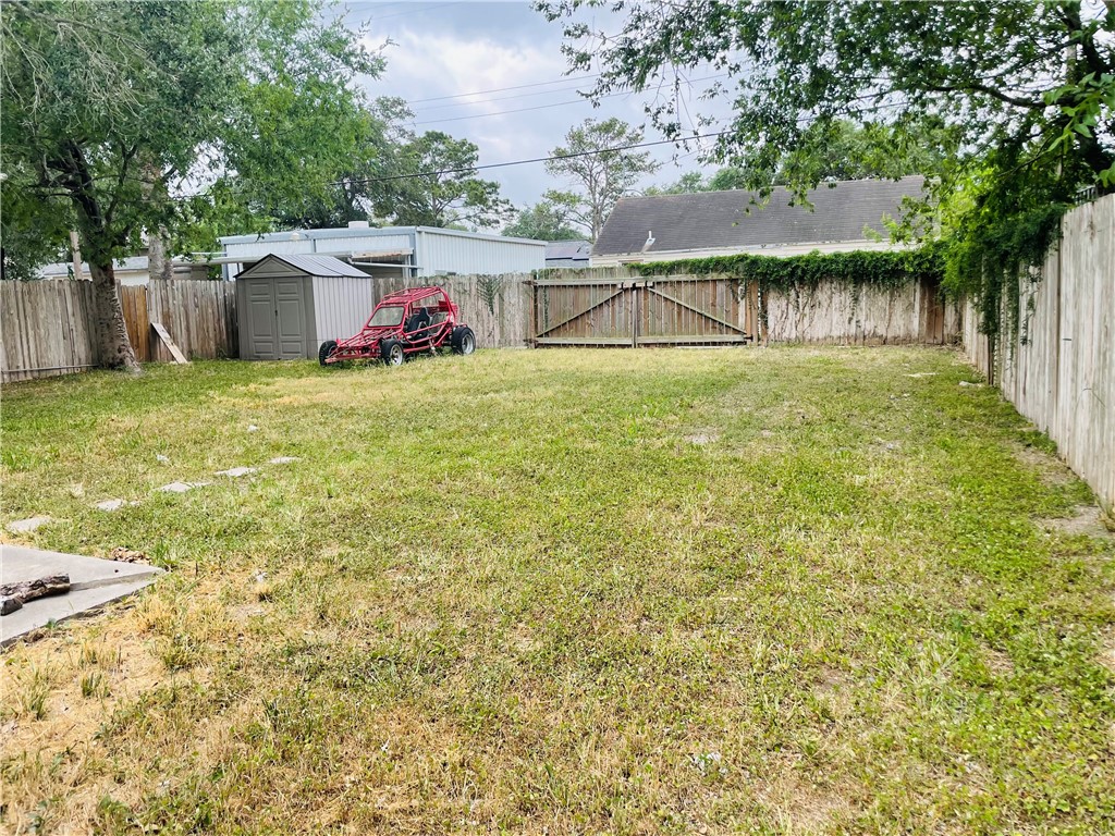 912 E Fulton St Property Photo 22