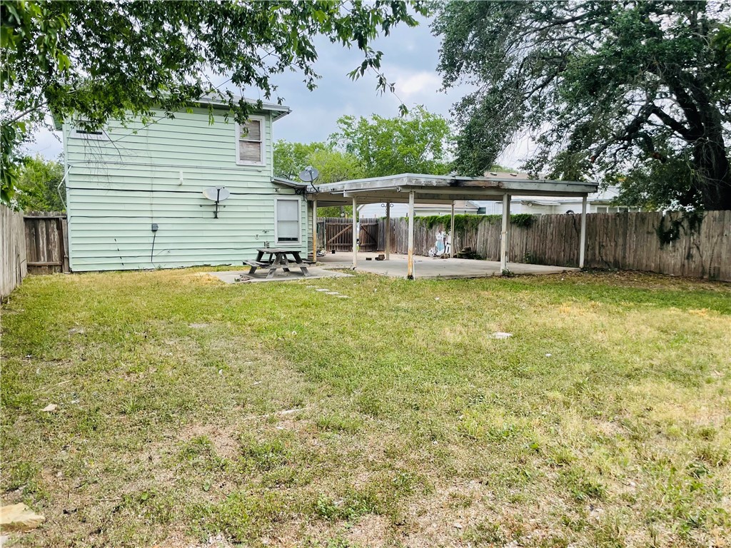 912 E Fulton St Property Photo 23