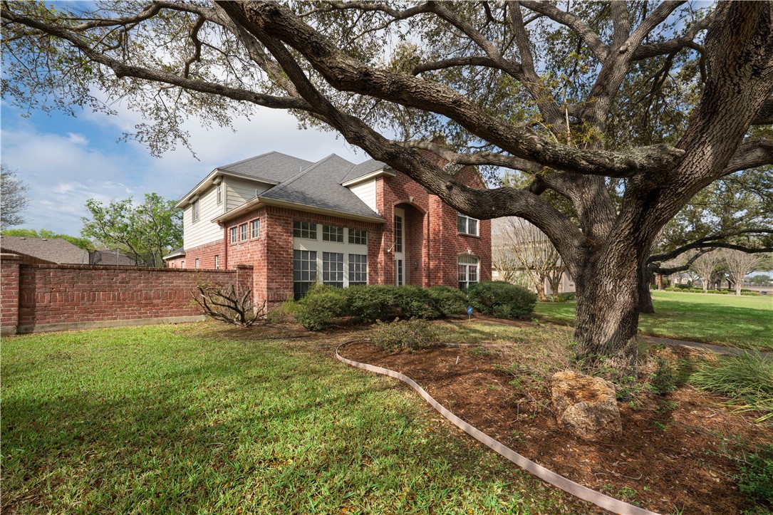 5917 Raven Hill Property Photo 3