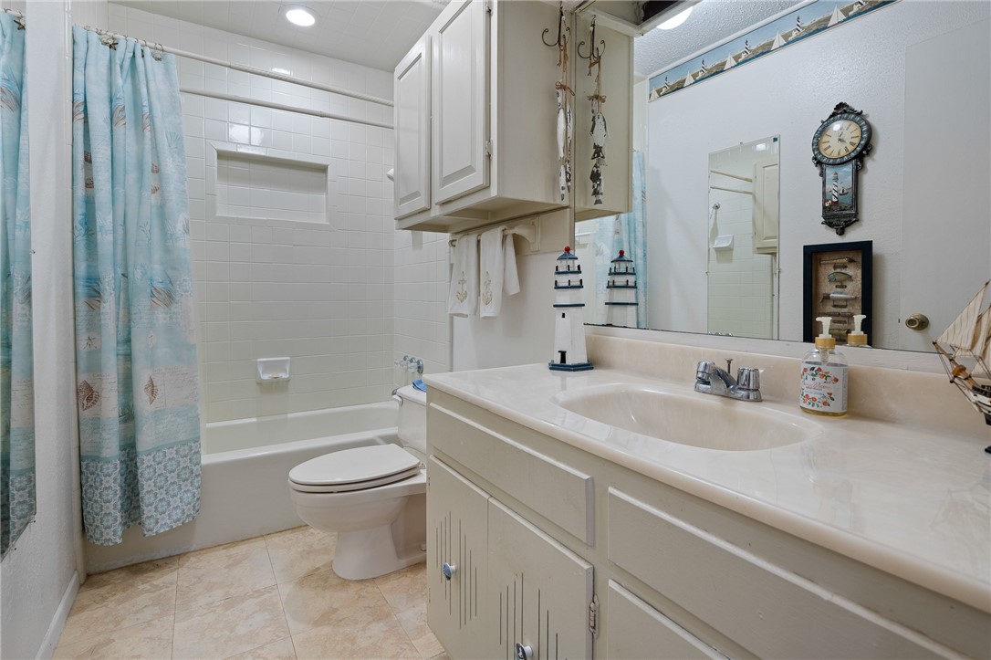 109 Bayshore Ct Property Photo 6