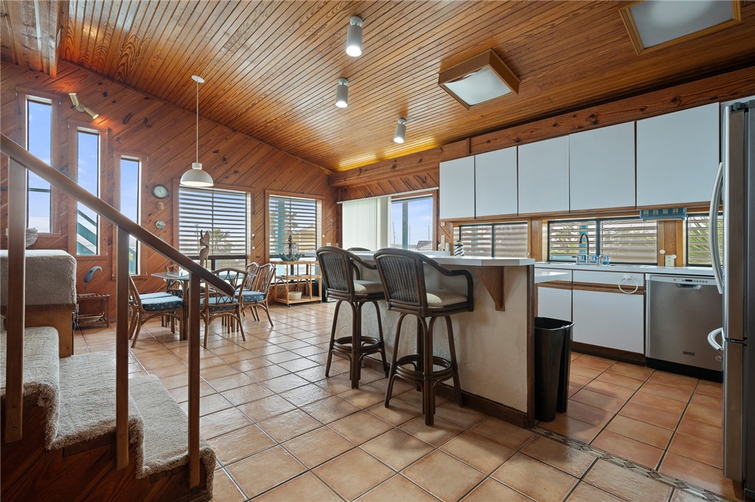 109 Bayshore Ct Property Photo 17