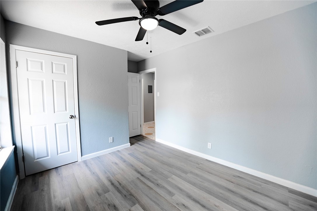 5334 Bowie St Property Photo 5