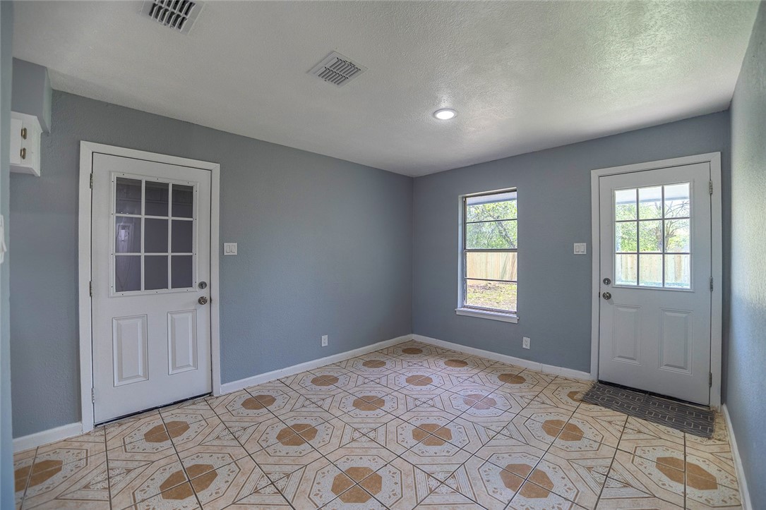 5334 Bowie St Property Photo 12