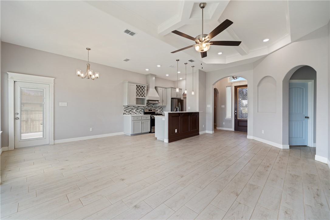1706 Kentucky Derby Dr Property Photo 5