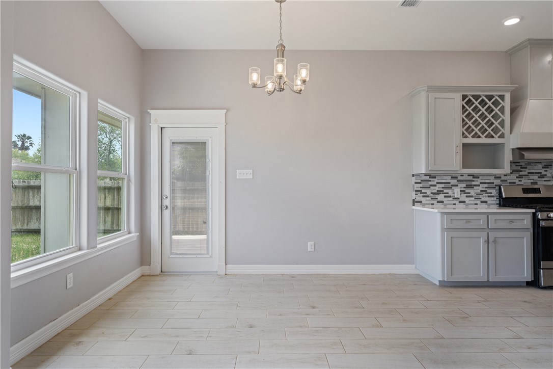 1706 Kentucky Derby Dr Property Photo 6