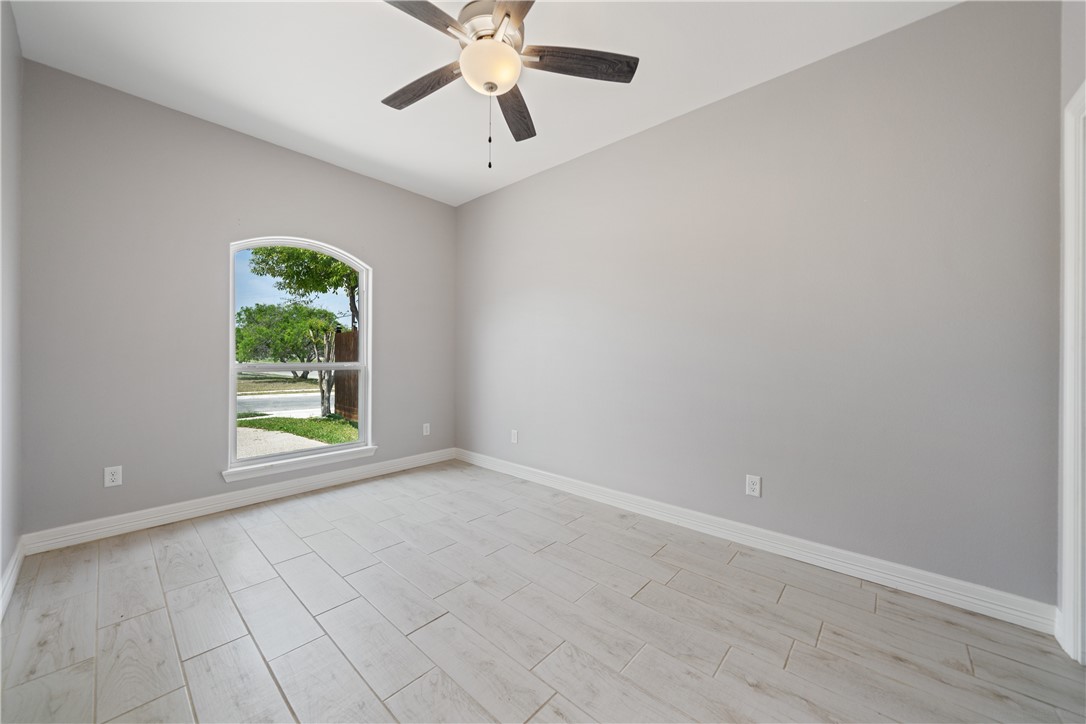1706 Kentucky Derby Dr Property Photo 18
