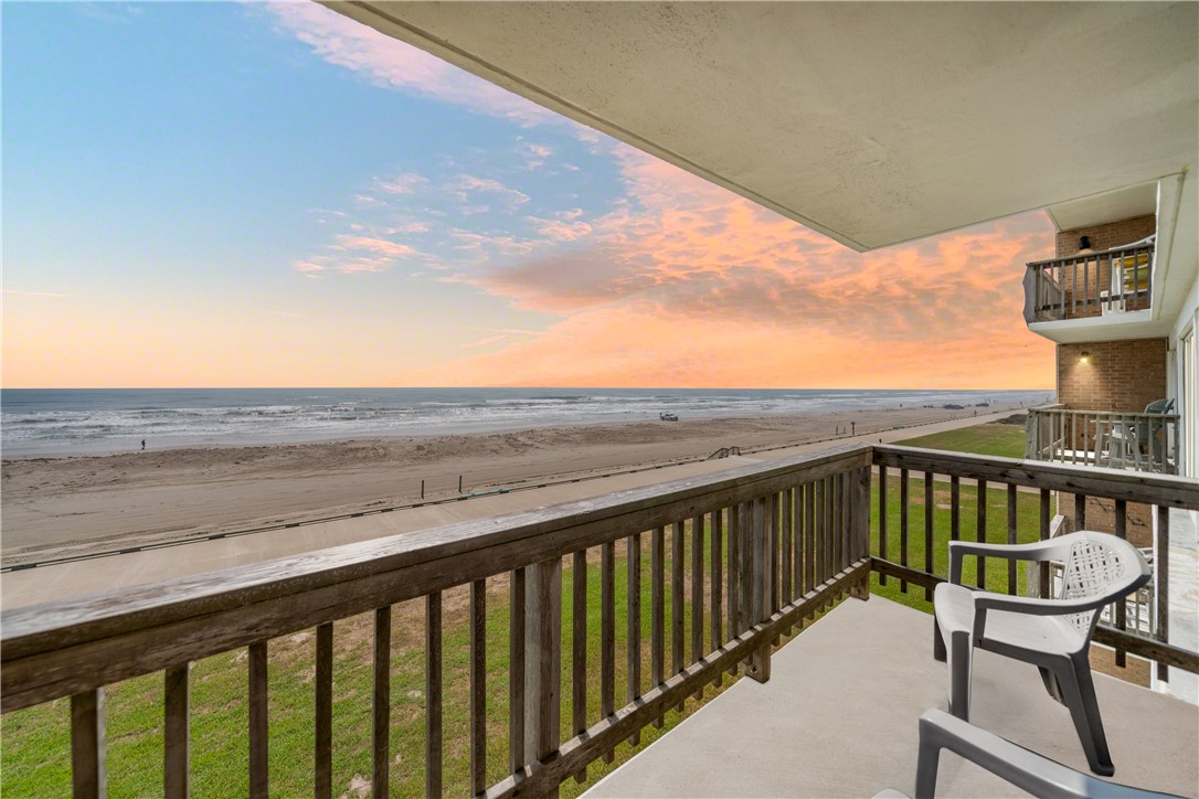 14810 Windward Dr 307 Property Photo 1