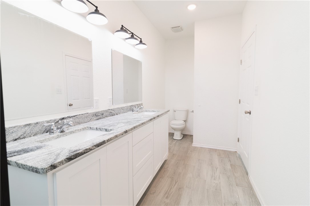 811 N Polk St Property Photo 17