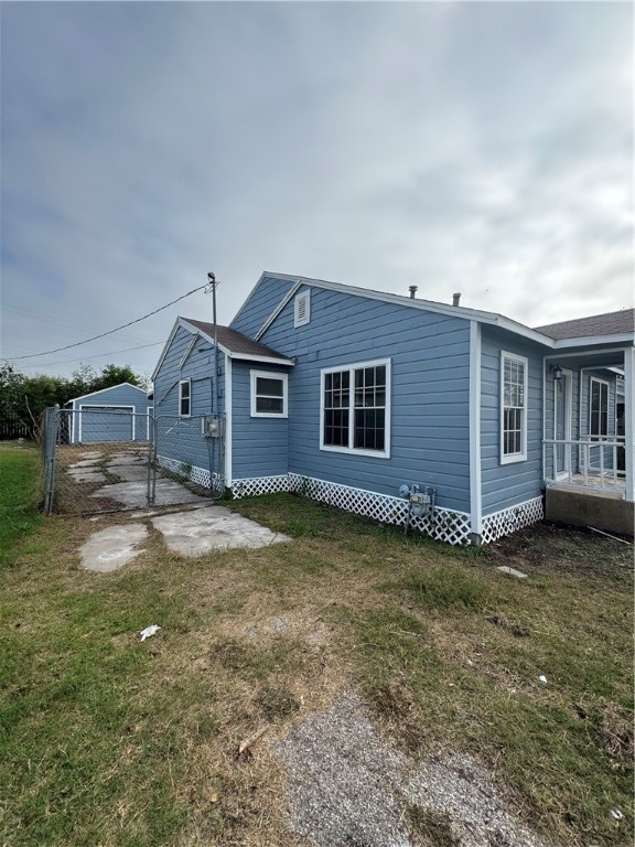 2630 Lynch St Property Photo 6