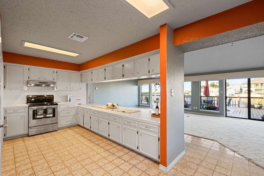 13810 Topsail St Property Photo 8