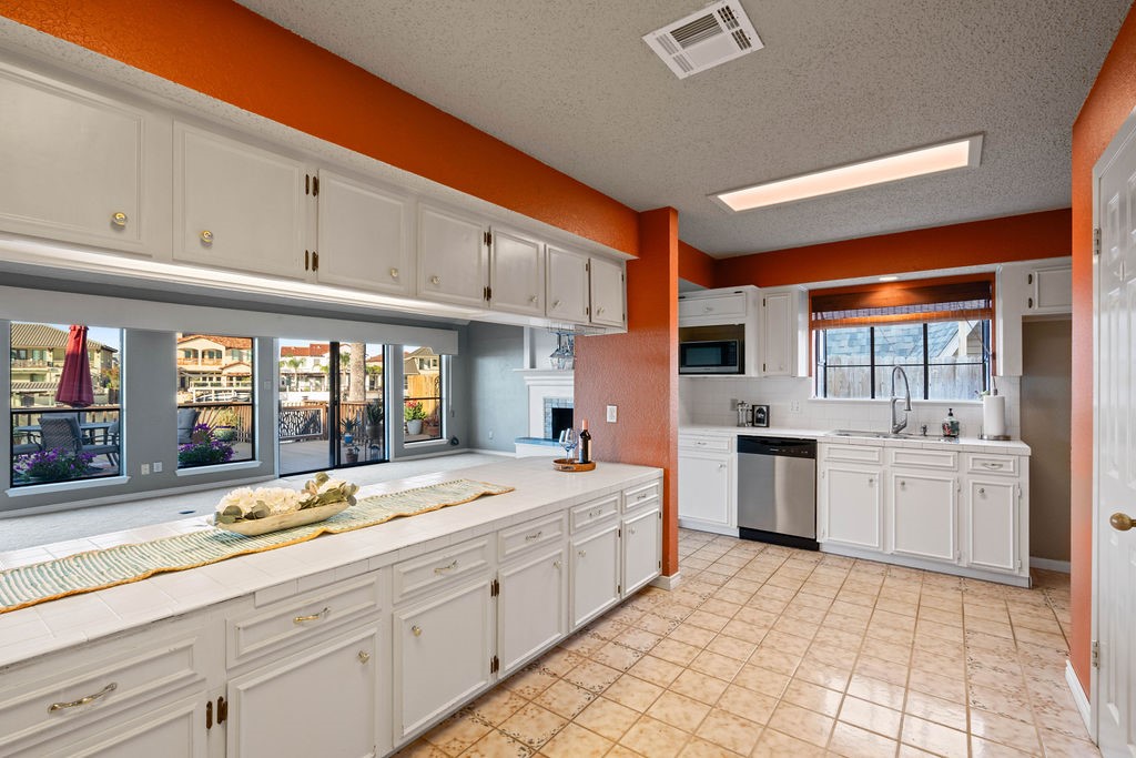 13810 Topsail St Property Photo 9