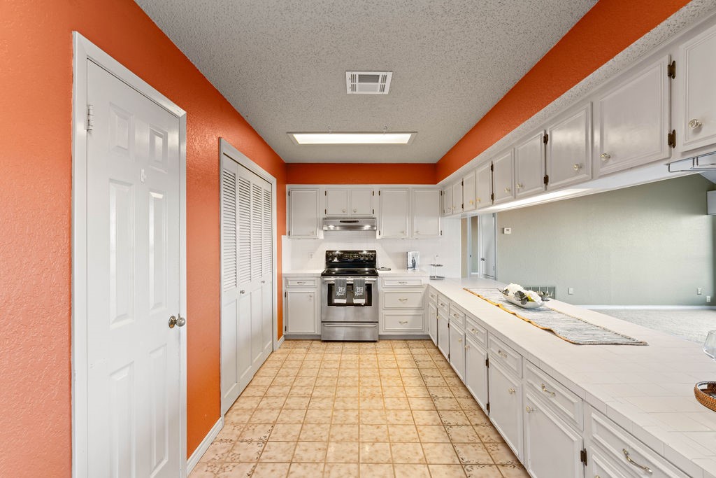 13810 Topsail St Property Photo 10
