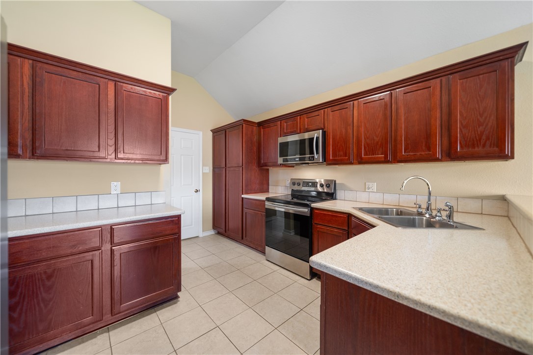 1808 Margaret Property Photo 12