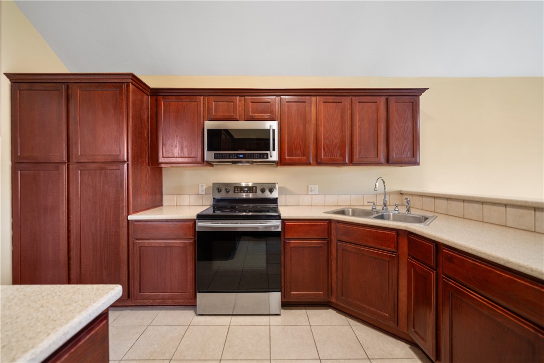 1808 Margaret Property Photo 14