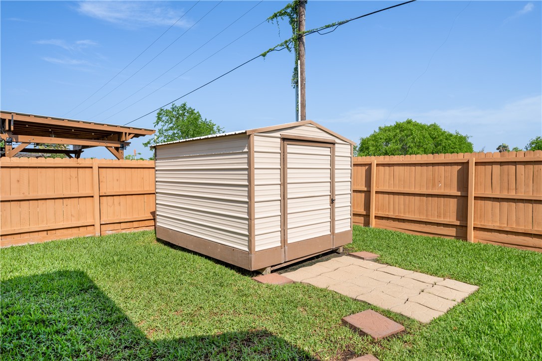 1808 Margaret Property Photo 27