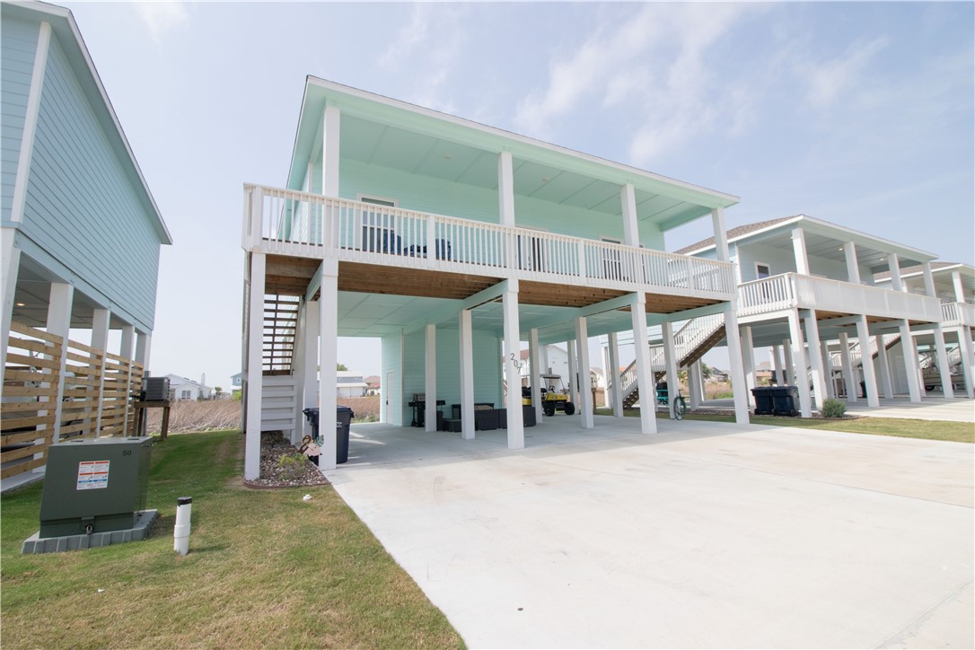 207 Paradise Dr Property Photo 2