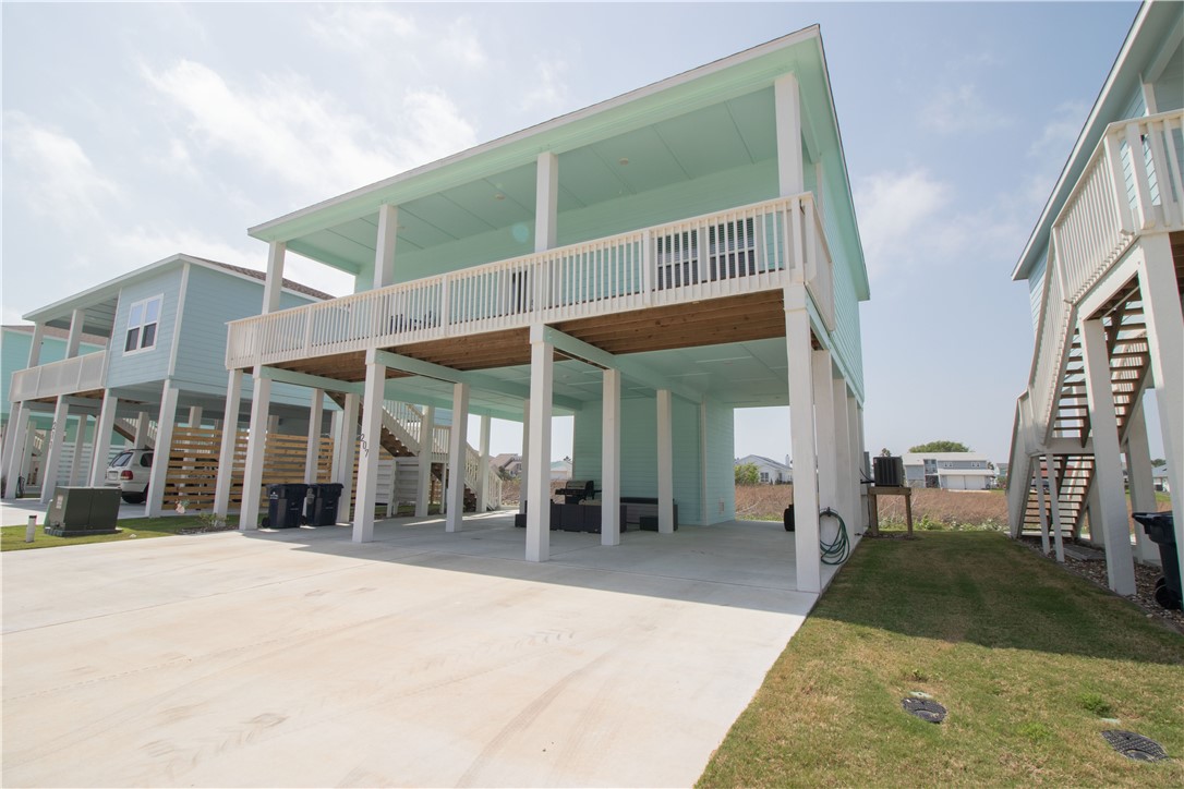 207 Paradise Dr Property Photo 3