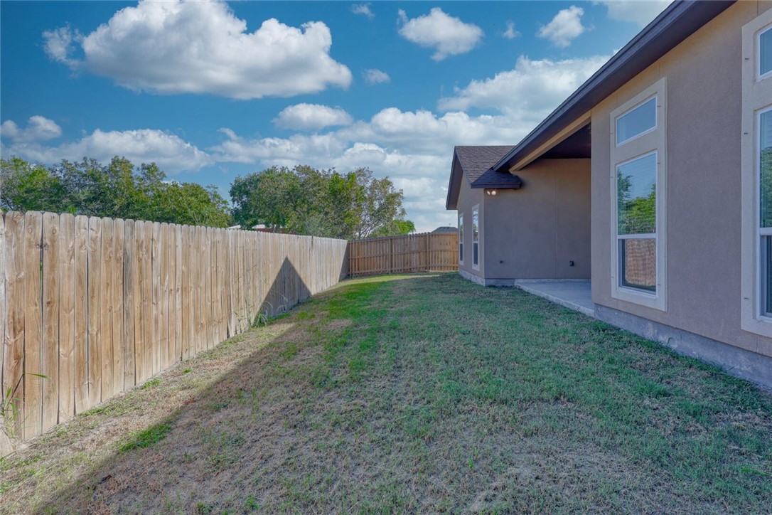 120 Amethyst St Property Photo 22
