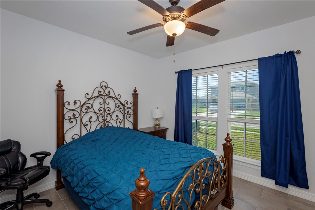 6730 Stuyvesant Ct Property Photo 4