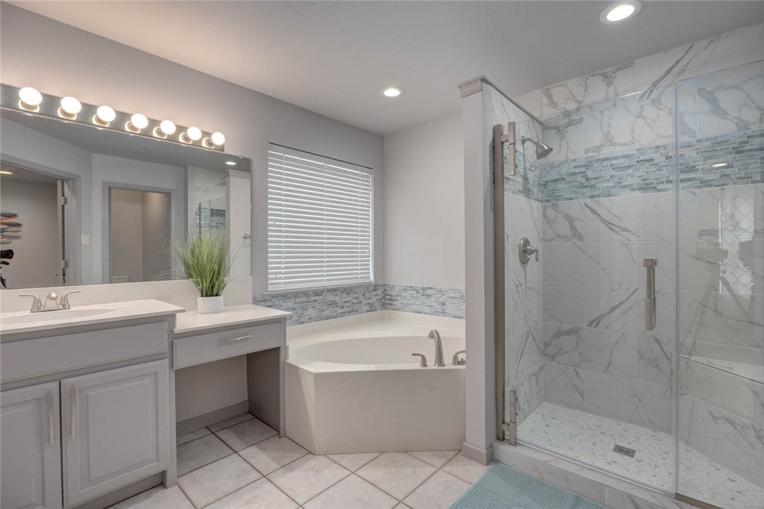 2047 1st St Property Photo 10
