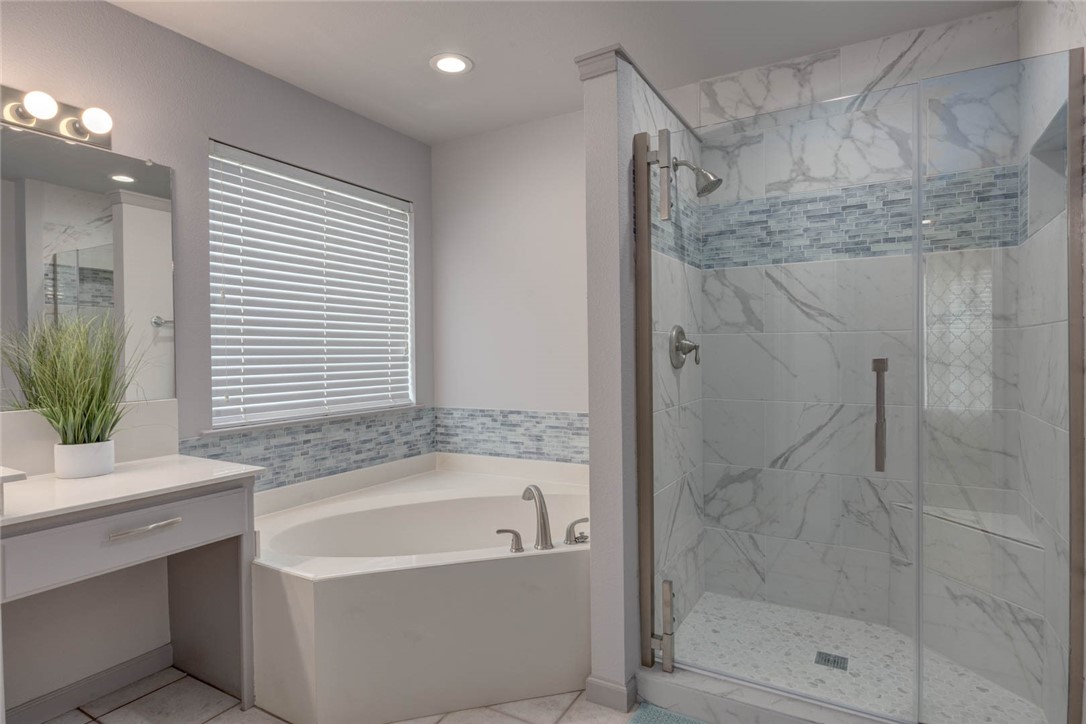 2047 1st St Property Photo 11
