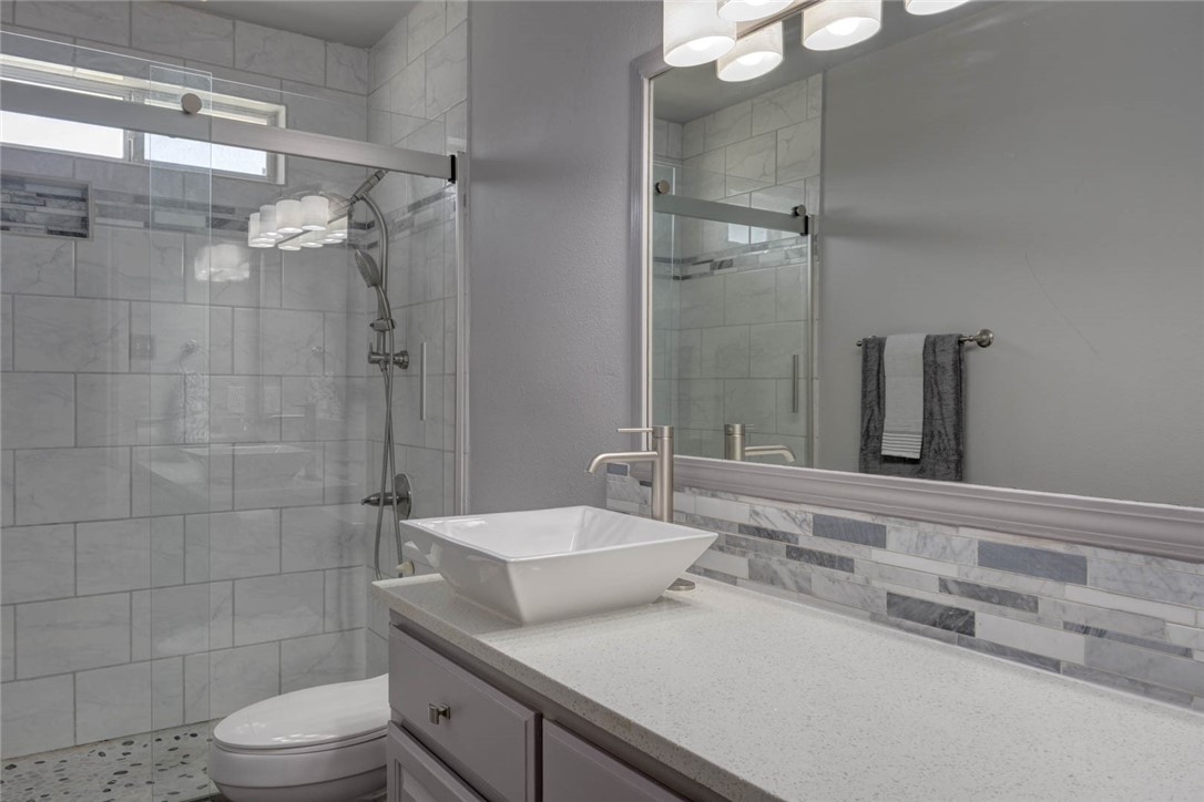 2047 1st St Property Photo 17
