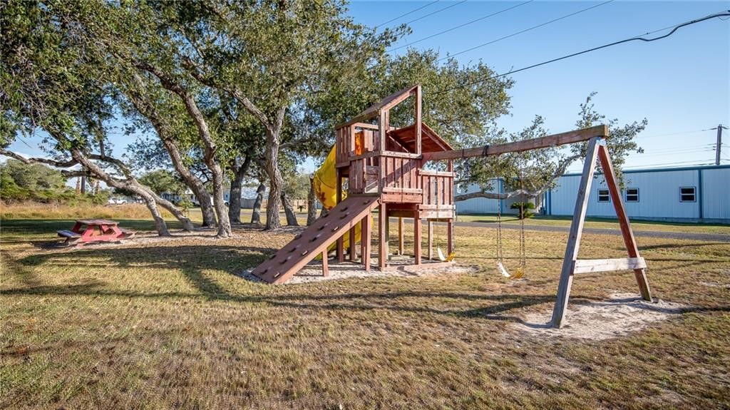 128 Saint Charles W Property Photo 23