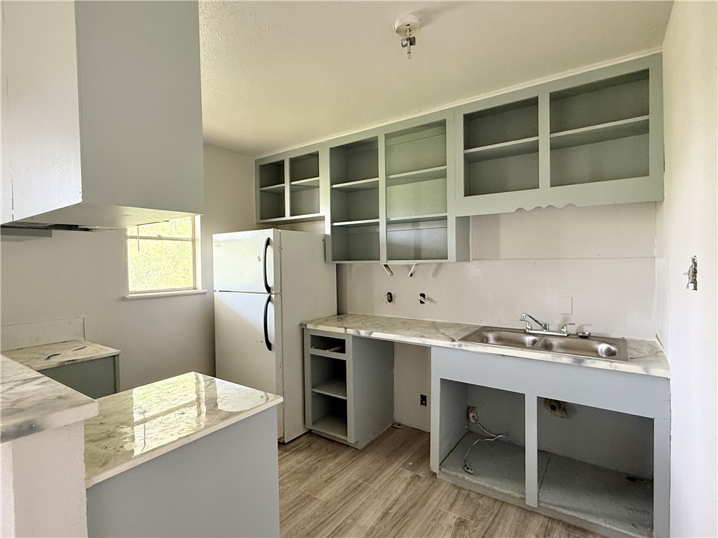 1125 E Huisache Ave Property Photo 4