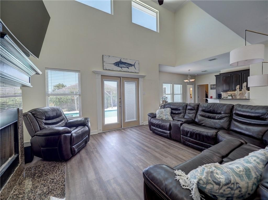 14930 Aquarius St Property Photo 9