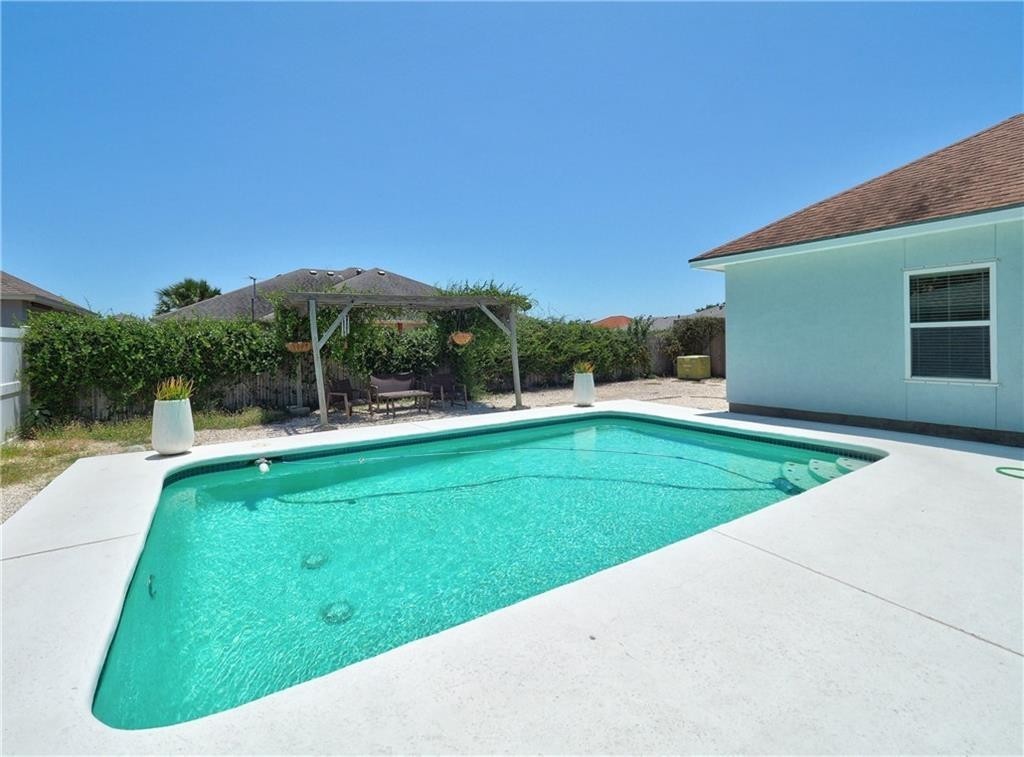 14930 Aquarius St Property Photo 35