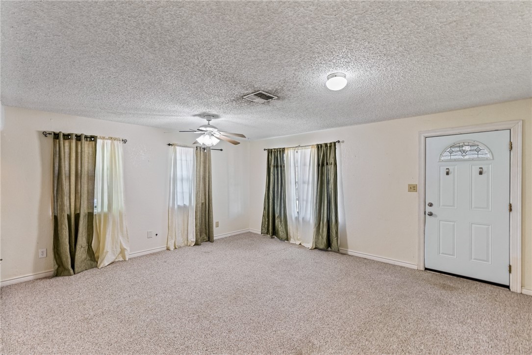 2310 Ollie St Property Photo 4