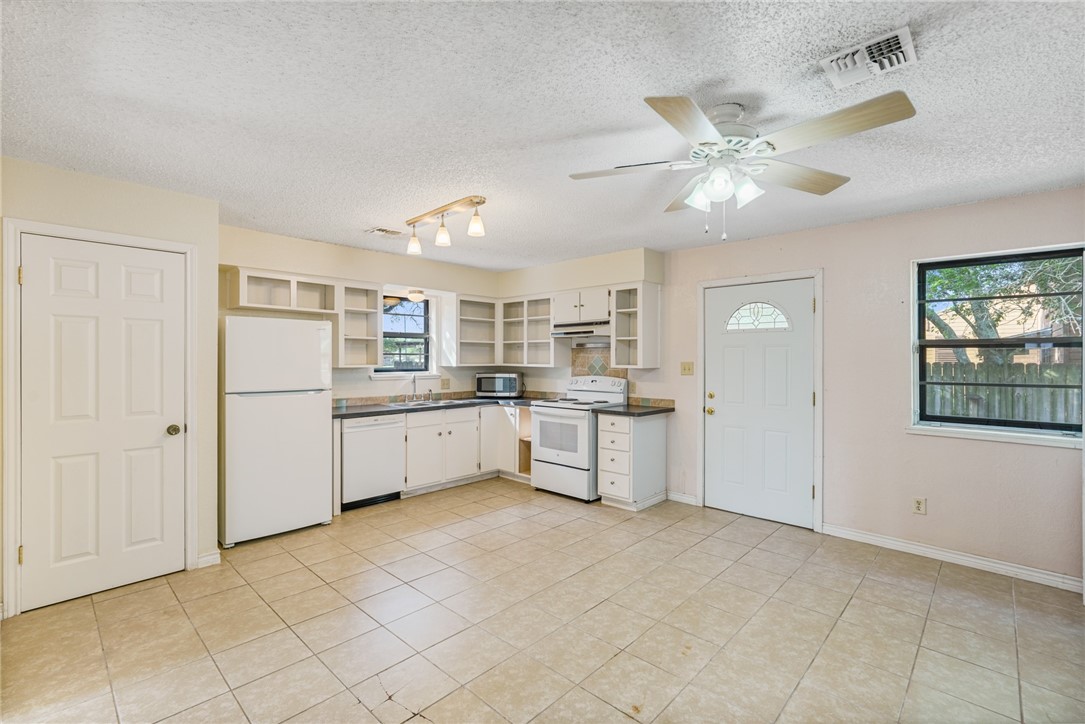 2310 Ollie St Property Photo 6