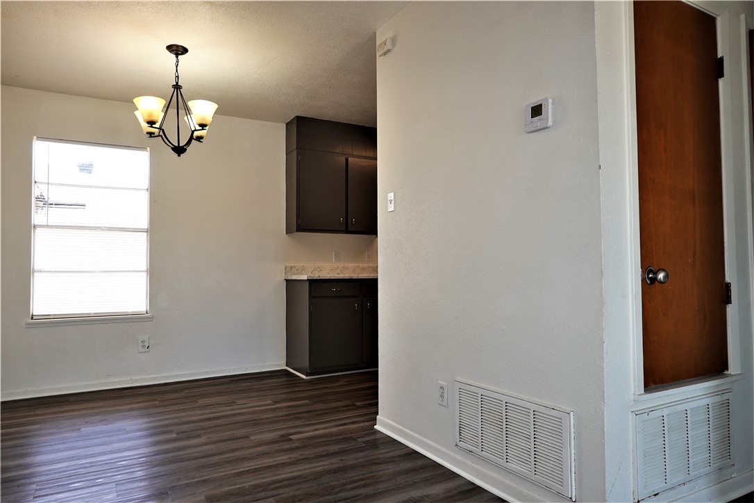 621 E Merriman St Property Photo 5