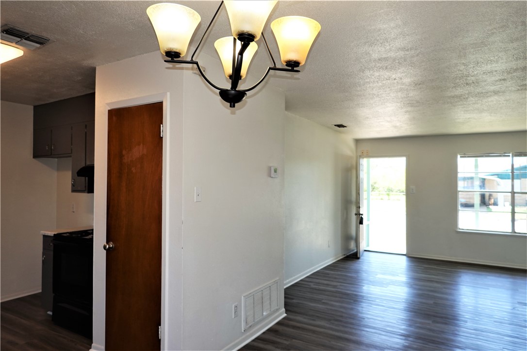 621 E Merriman St Property Photo 6