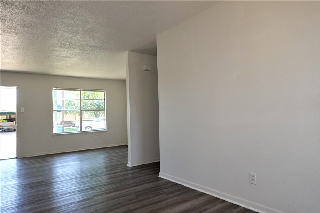 621 E Merriman St Property Photo 7